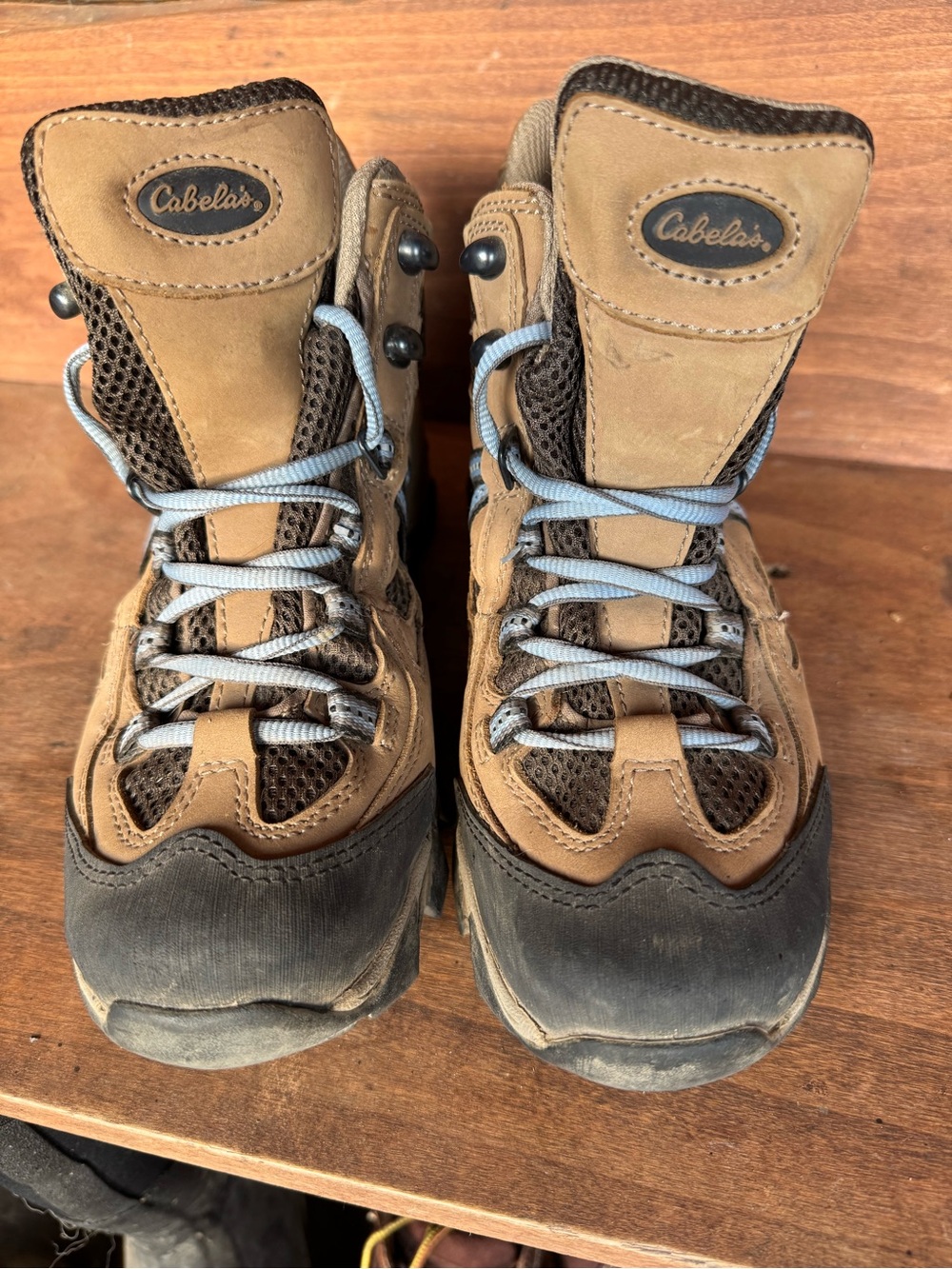 Cabela's Women’s  SZ 7.5 Tan and Black Hiking Boots with Light Blue Laces